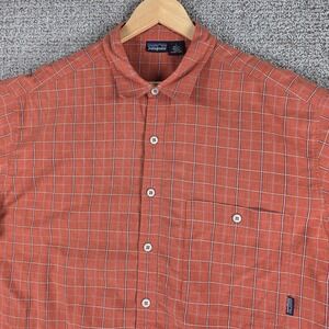 Patagonia Puckerware Mens Short Sleeve Plaid Button Down Shirt Size Large Orange